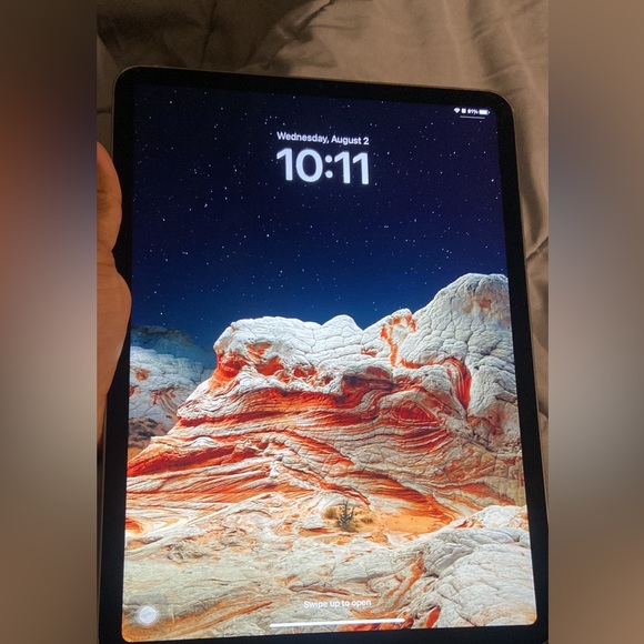 BRAND new 11-inch iPad Pro, 128GB and Apple Watch series 7 44mm - Picture 1 of 4